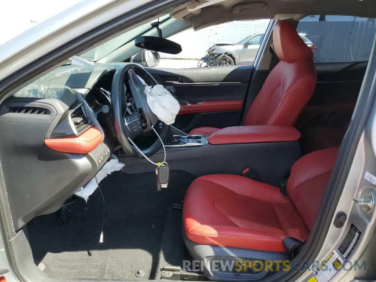 7 Photograph of a damaged car 4T1K61AK1LU870474 TOYOTA CAMRY 2020