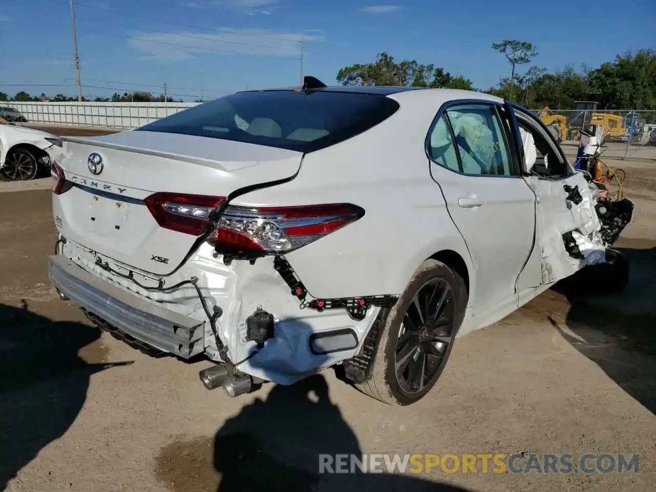 3 Photograph of a damaged car 4T1K61AK1LU962720 TOYOTA CAMRY 2020