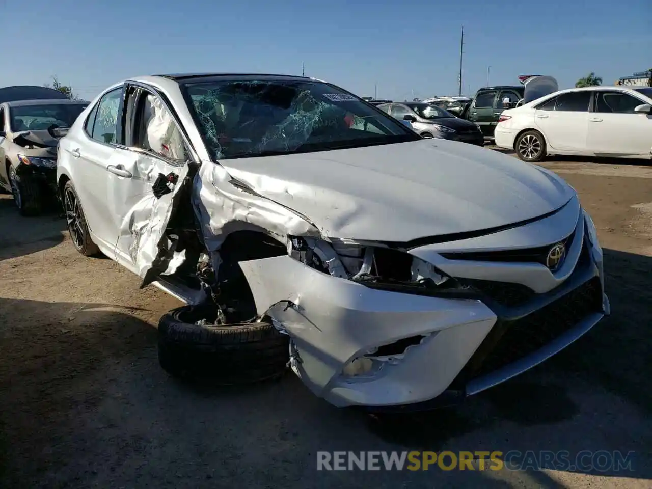 4 Photograph of a damaged car 4T1K61AK1LU962720 TOYOTA CAMRY 2020