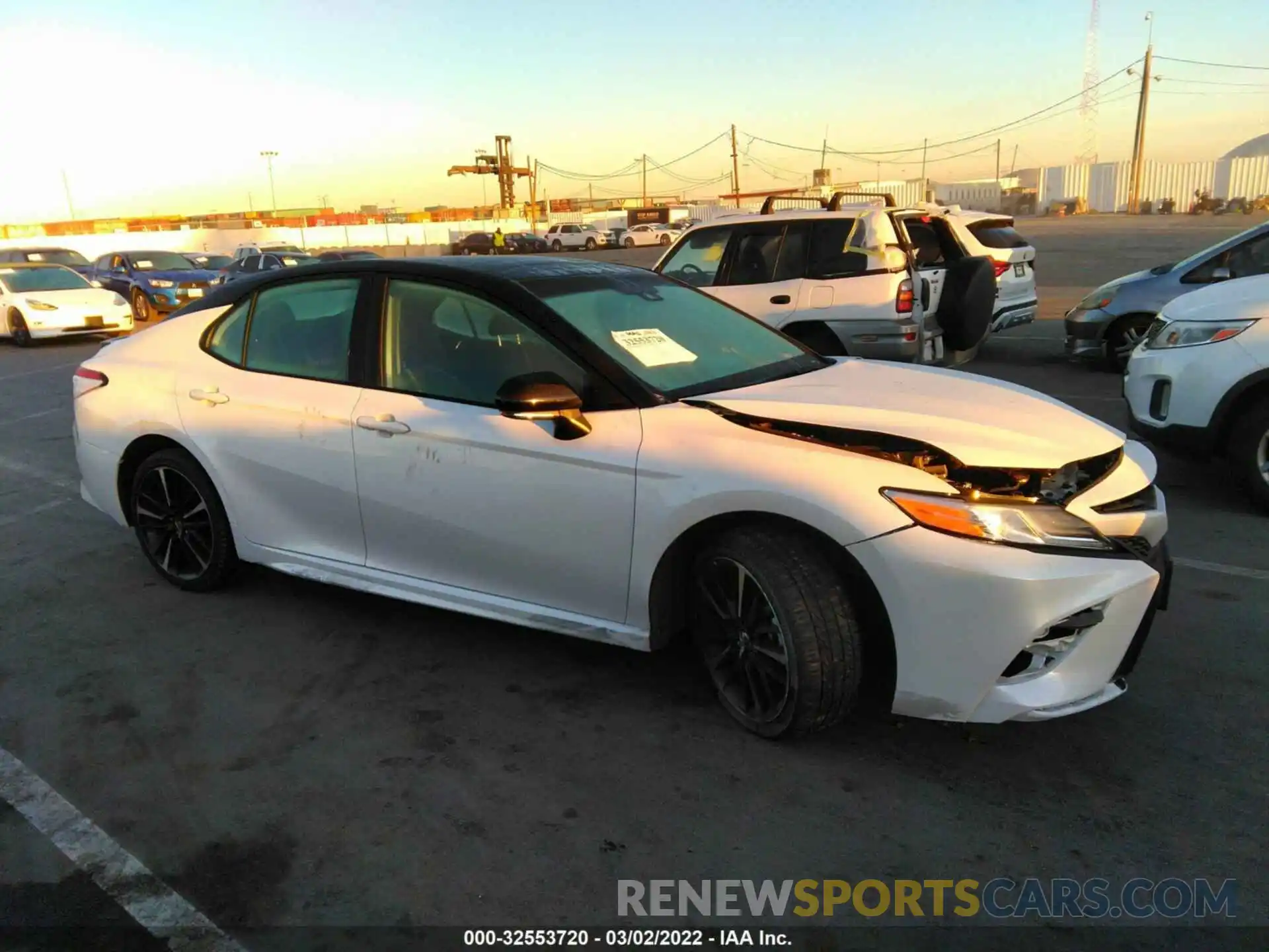 1 Photograph of a damaged car 4T1K61AK2LU305876 TOYOTA CAMRY 2020