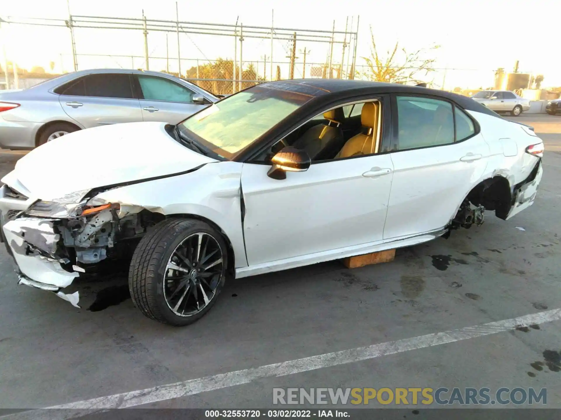 6 Photograph of a damaged car 4T1K61AK2LU305876 TOYOTA CAMRY 2020