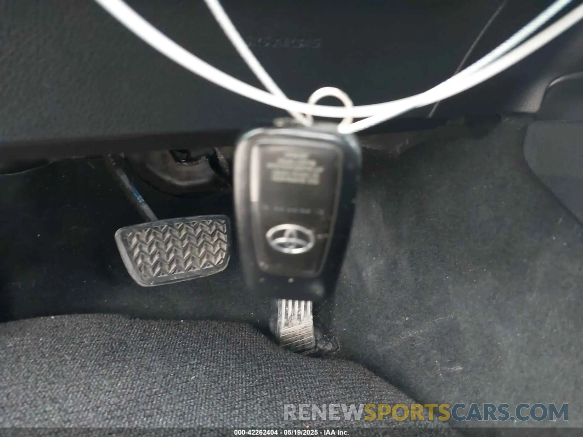 11 Photograph of a damaged car 4T1K61AK2LU315713 TOYOTA CAMRY 2020