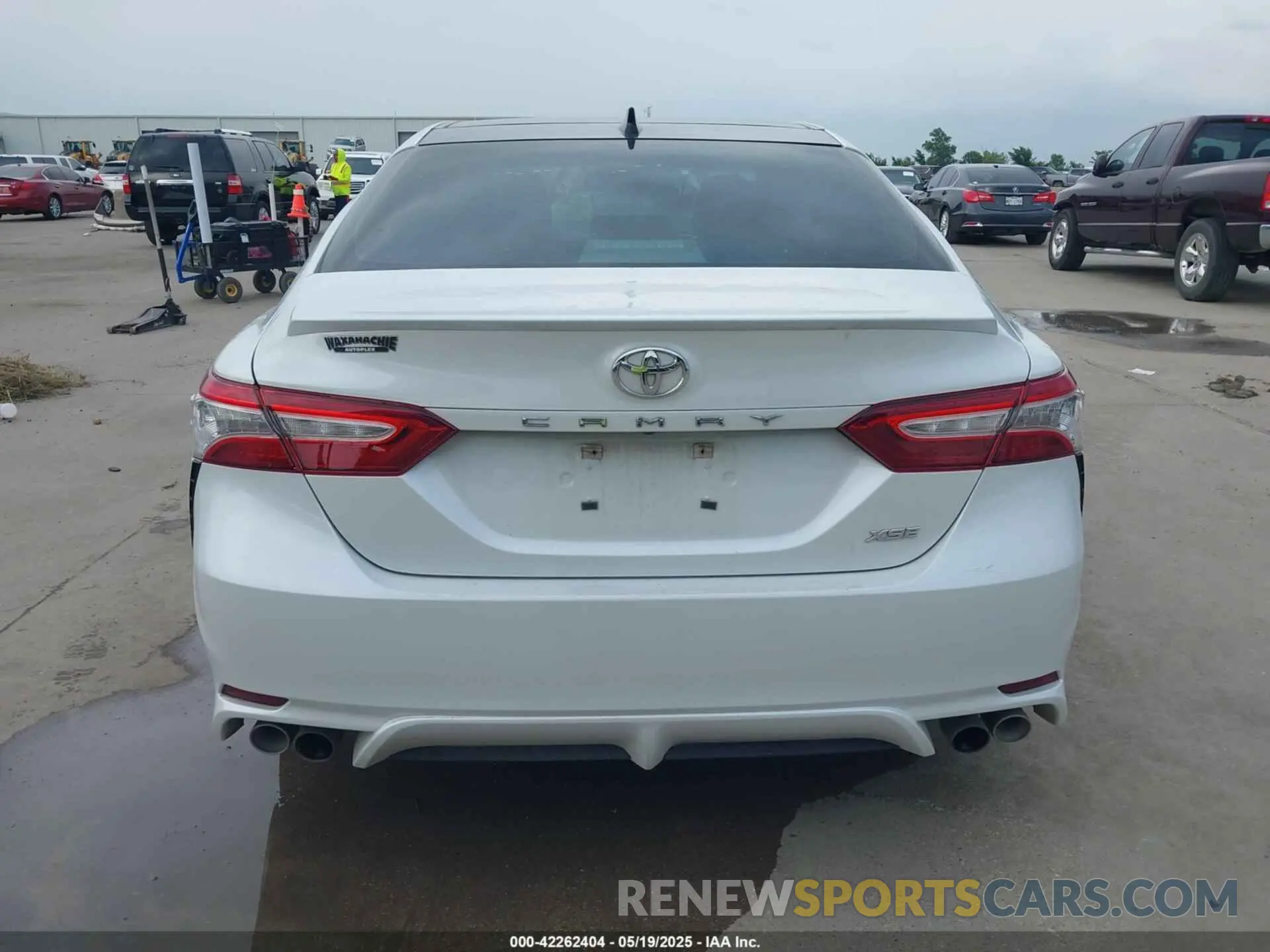 16 Photograph of a damaged car 4T1K61AK2LU315713 TOYOTA CAMRY 2020