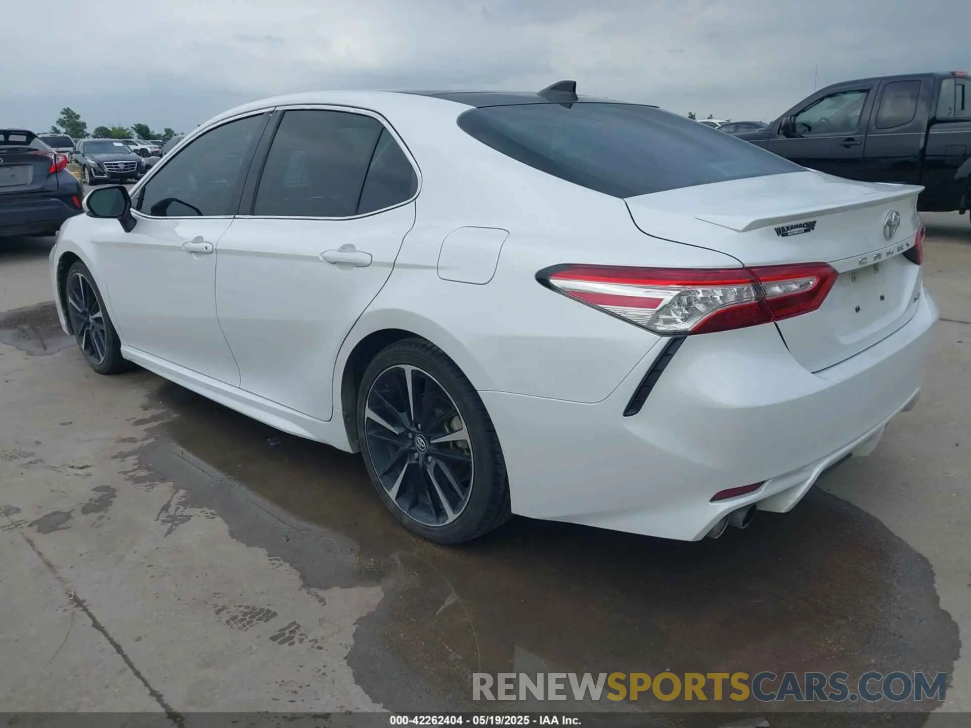 3 Photograph of a damaged car 4T1K61AK2LU315713 TOYOTA CAMRY 2020