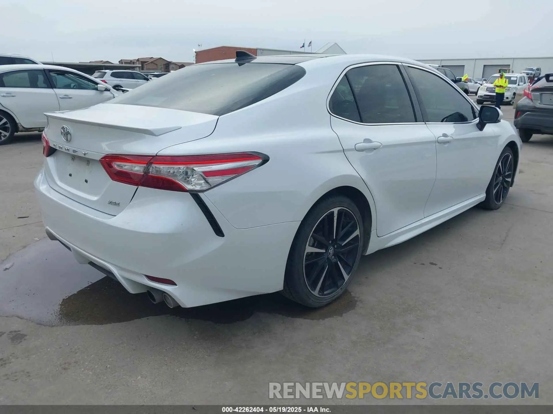 4 Photograph of a damaged car 4T1K61AK2LU315713 TOYOTA CAMRY 2020