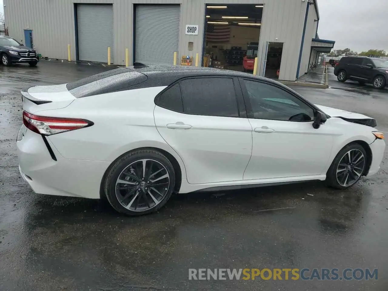 3 Photograph of a damaged car 4T1K61AK2LU328834 TOYOTA CAMRY 2020
