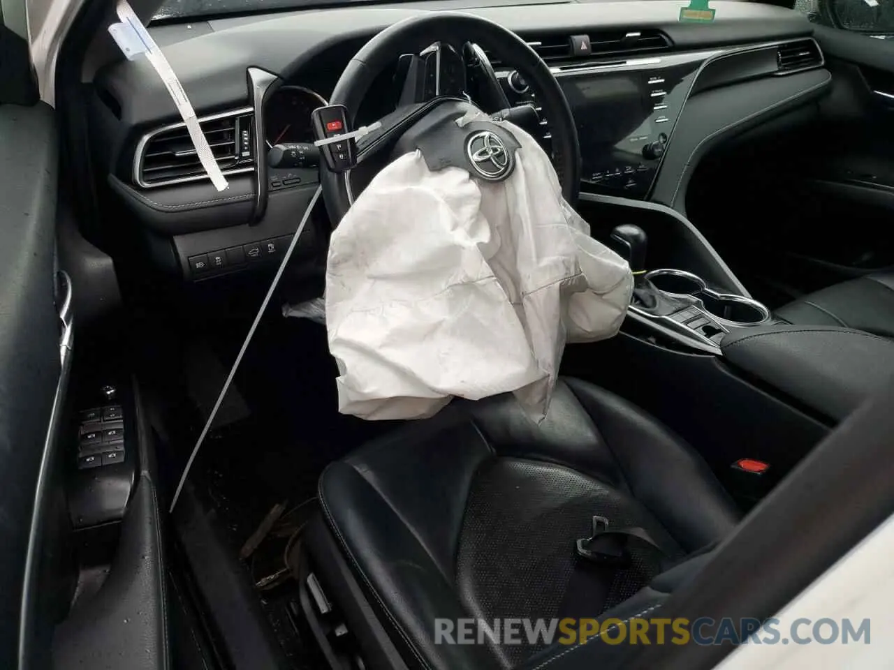 8 Photograph of a damaged car 4T1K61AK2LU356262 TOYOTA CAMRY 2020