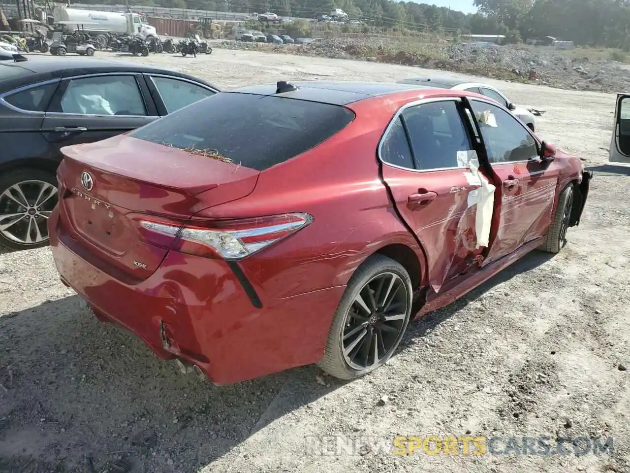 4 Photograph of a damaged car 4T1K61AK2LU356729 TOYOTA CAMRY 2020