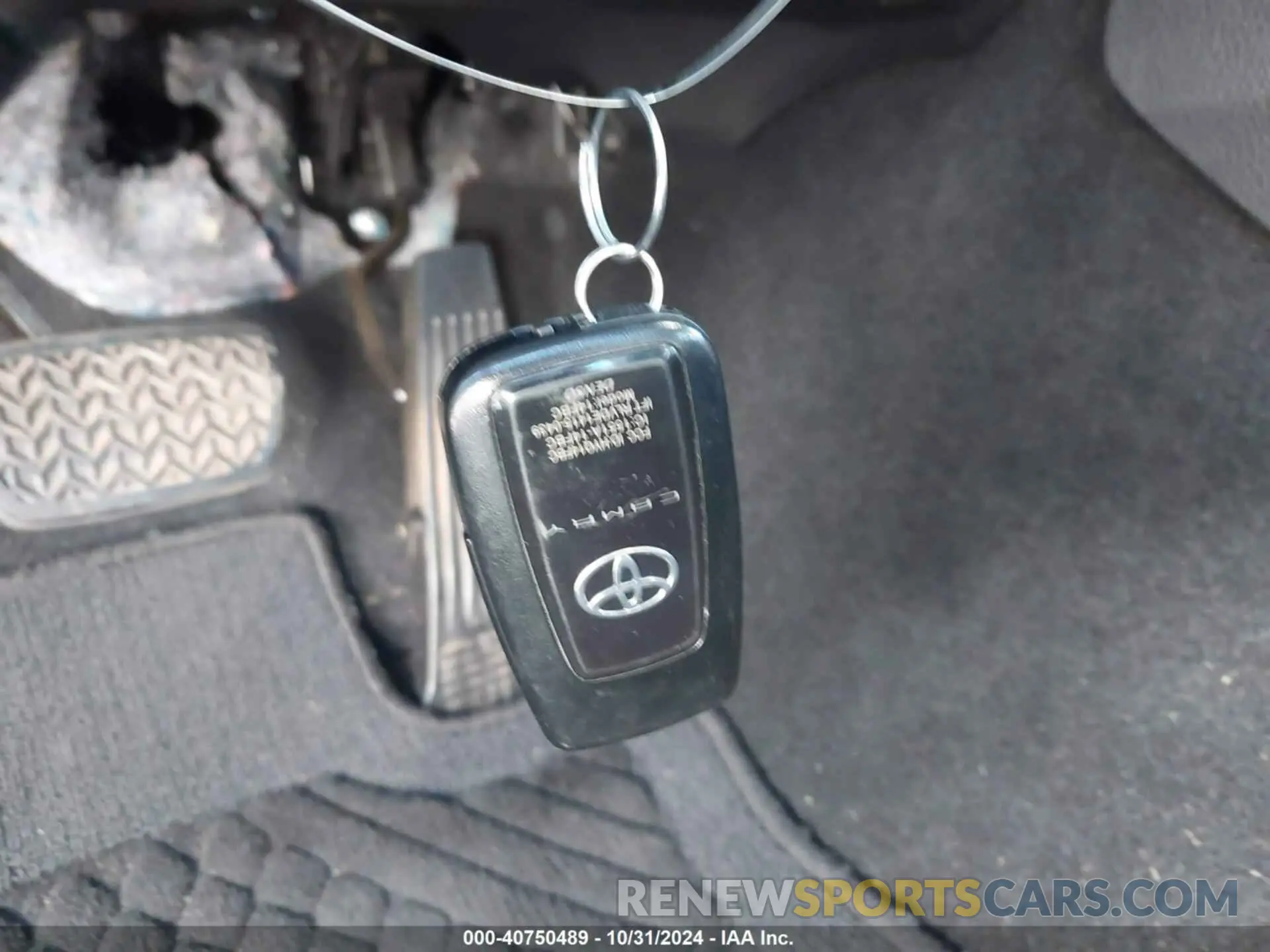 11 Photograph of a damaged car 4T1K61AK2LU385034 TOYOTA CAMRY 2020
