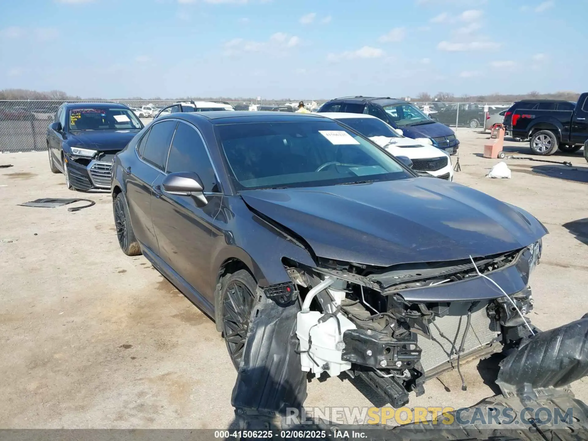 1 Photograph of a damaged car 4T1K61AK2LU915924 TOYOTA CAMRY 2020