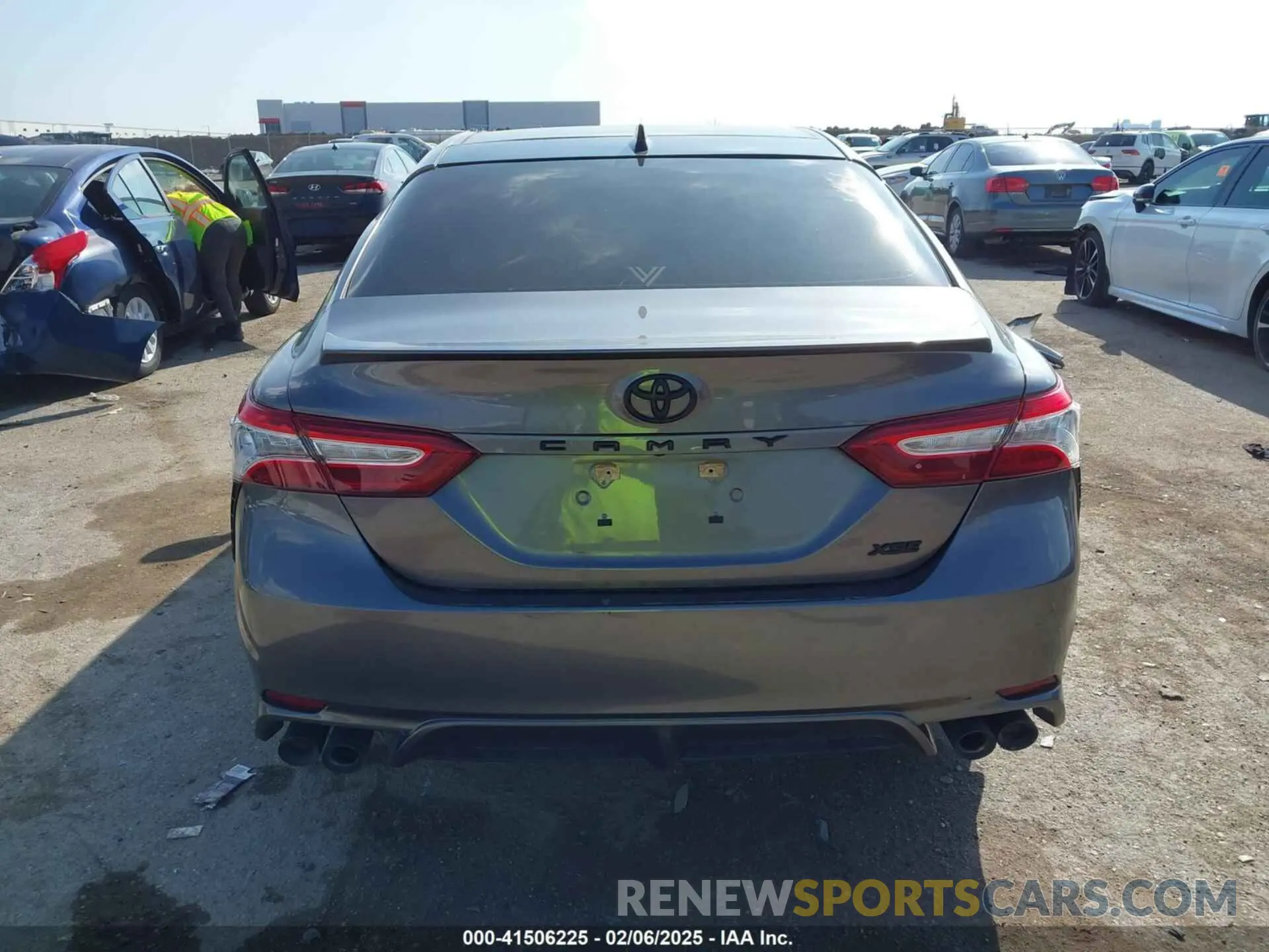 17 Photograph of a damaged car 4T1K61AK2LU915924 TOYOTA CAMRY 2020