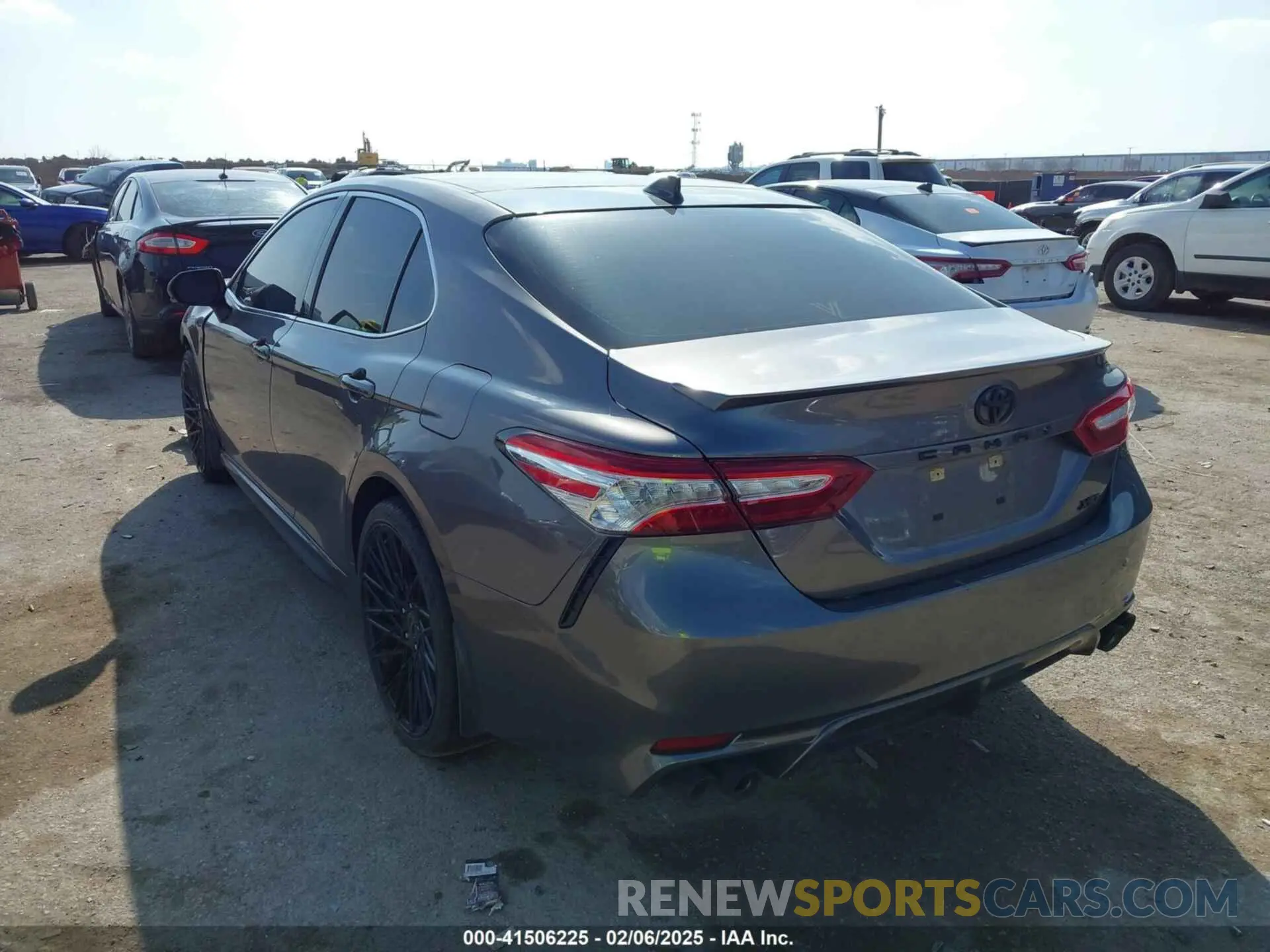 3 Photograph of a damaged car 4T1K61AK2LU915924 TOYOTA CAMRY 2020