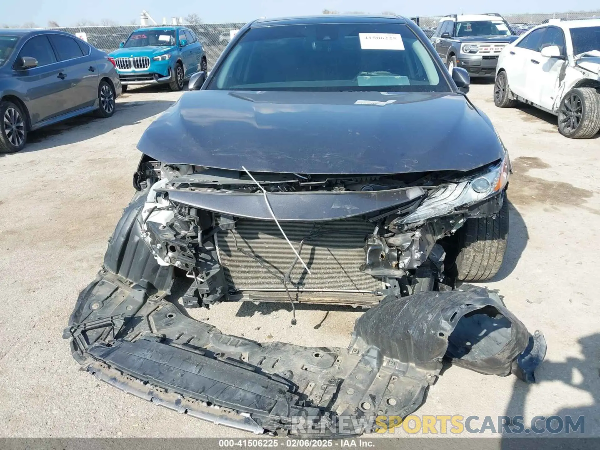 6 Photograph of a damaged car 4T1K61AK2LU915924 TOYOTA CAMRY 2020
