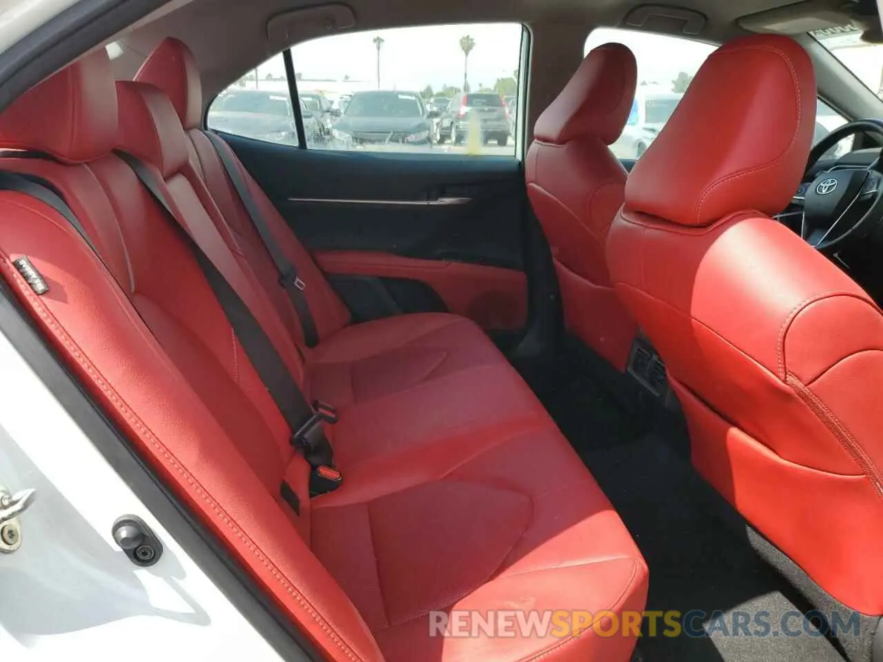 10 Photograph of a damaged car 4T1K61AK2LU987237 TOYOTA CAMRY 2020