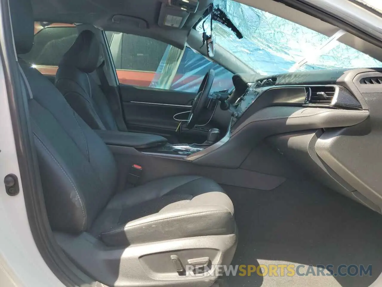 7 Photograph of a damaged car 4T1K61AK3LU302629 TOYOTA CAMRY 2020
