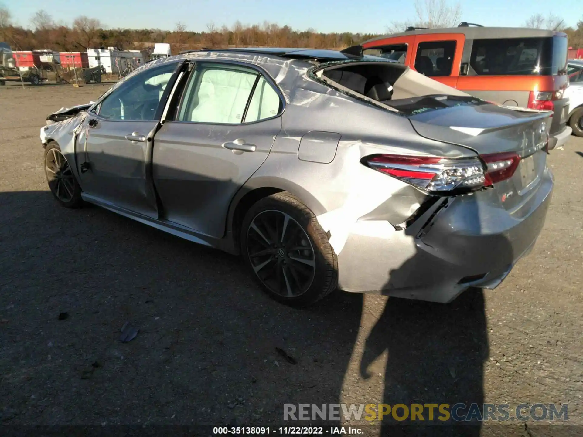 3 Photograph of a damaged car 4T1K61AK3LU303182 TOYOTA CAMRY 2020