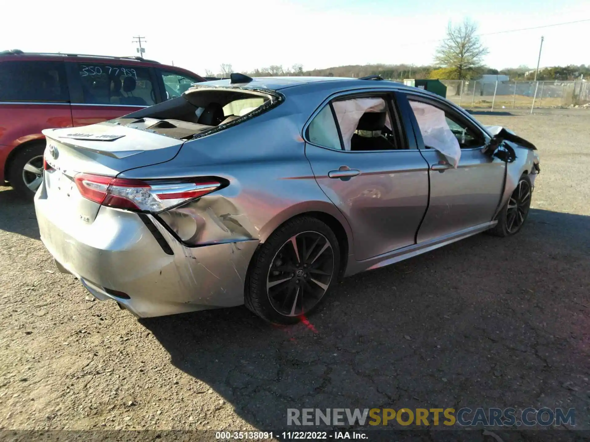 4 Photograph of a damaged car 4T1K61AK3LU303182 TOYOTA CAMRY 2020