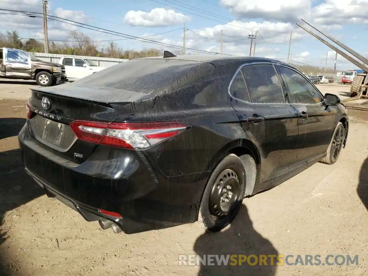 4 Photograph of a damaged car 4T1K61AK3LU316028 TOYOTA CAMRY 2020