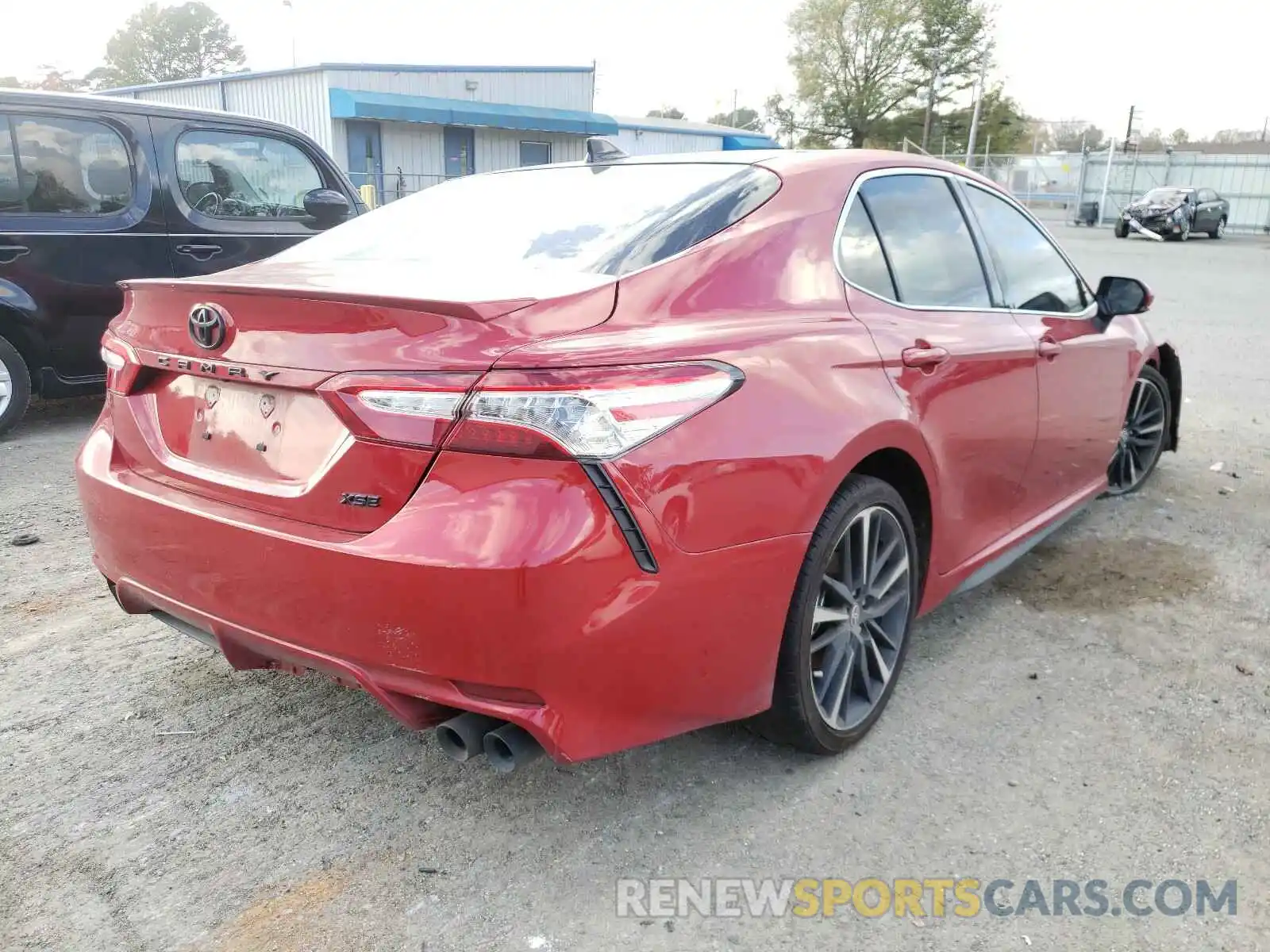 4 Photograph of a damaged car 4T1K61AK3LU362636 TOYOTA CAMRY 2020