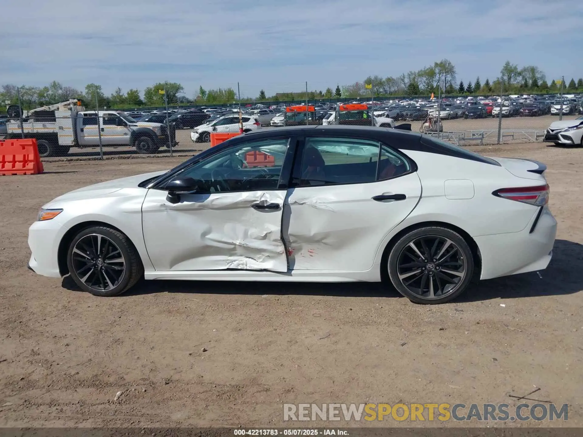 14 Photograph of a damaged car 4T1K61AK3LU363429 TOYOTA CAMRY 2020