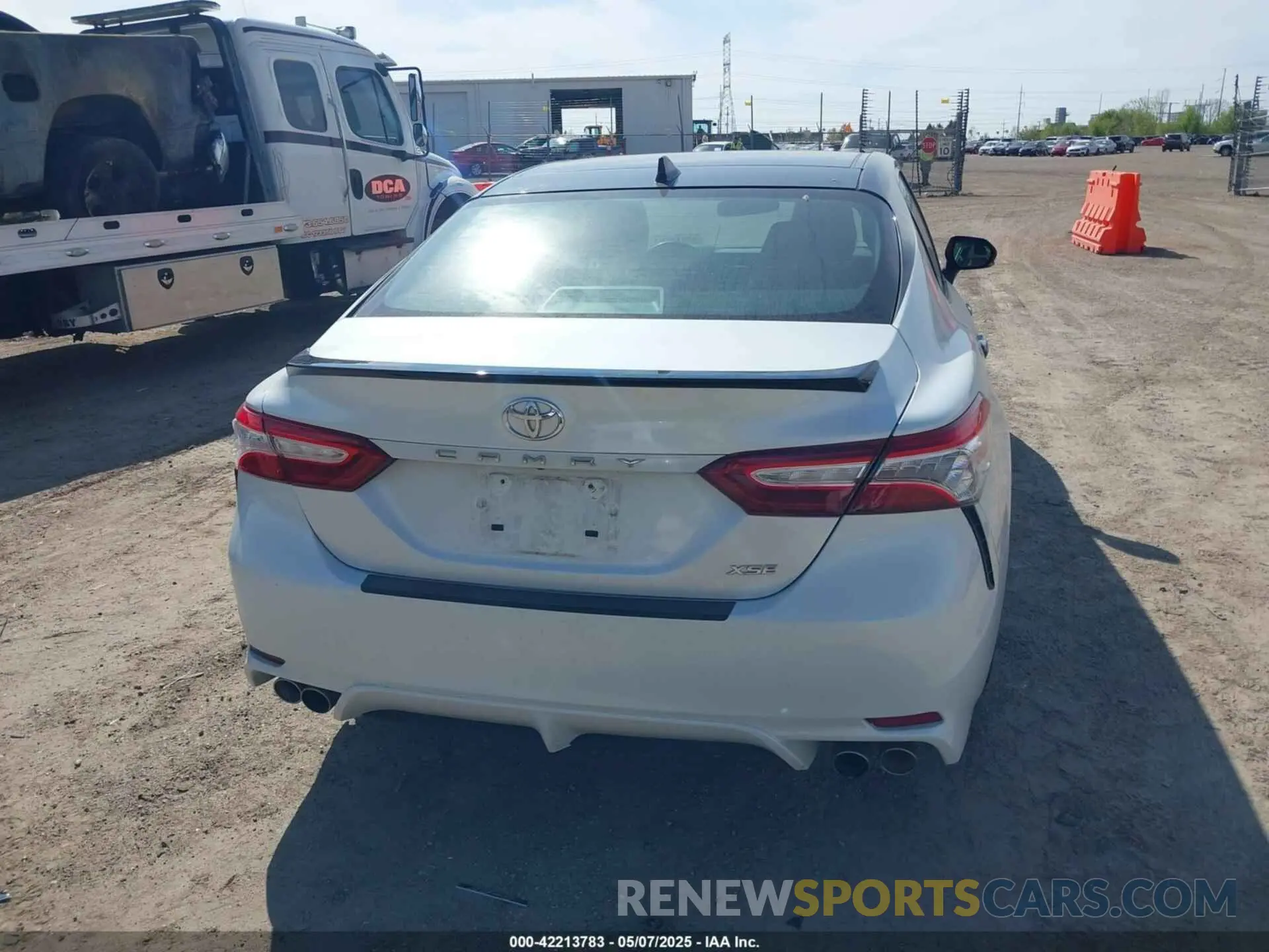 16 Photograph of a damaged car 4T1K61AK3LU363429 TOYOTA CAMRY 2020