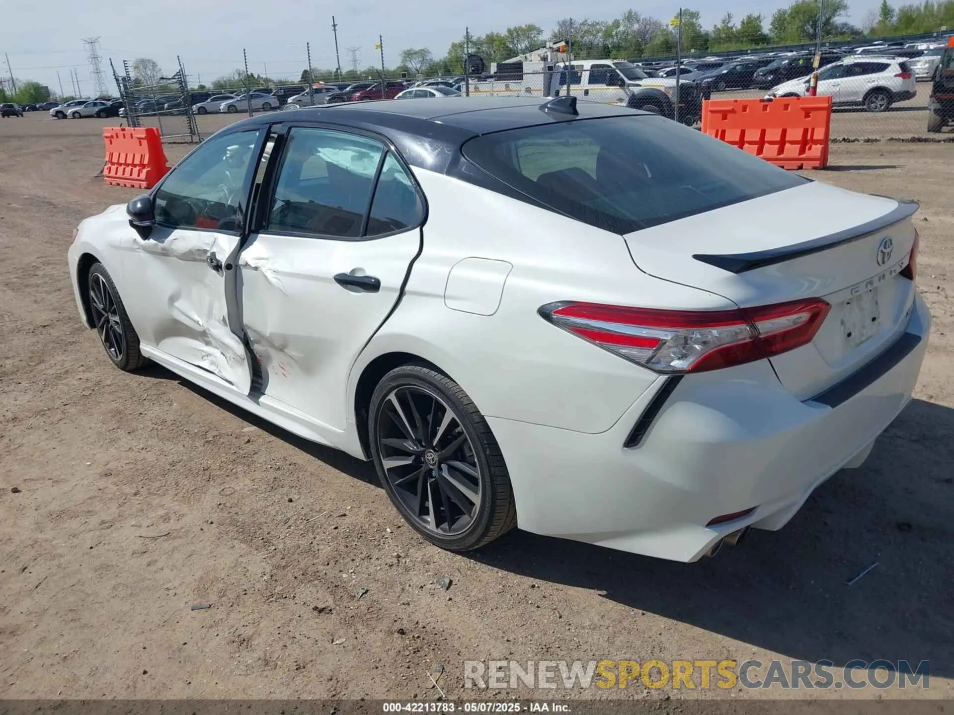 3 Photograph of a damaged car 4T1K61AK3LU363429 TOYOTA CAMRY 2020