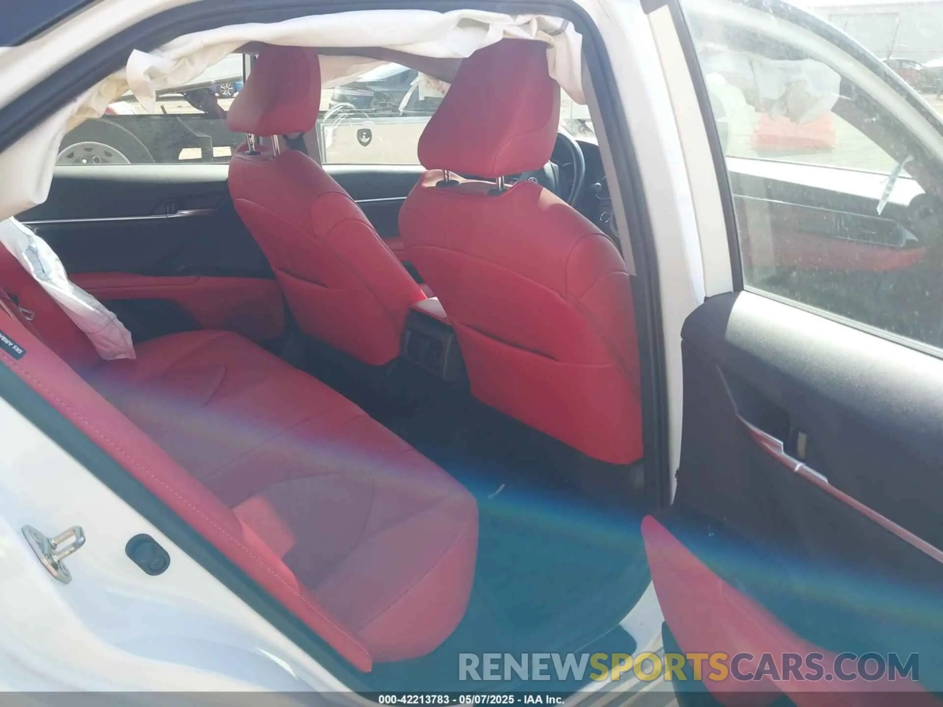 8 Photograph of a damaged car 4T1K61AK3LU363429 TOYOTA CAMRY 2020