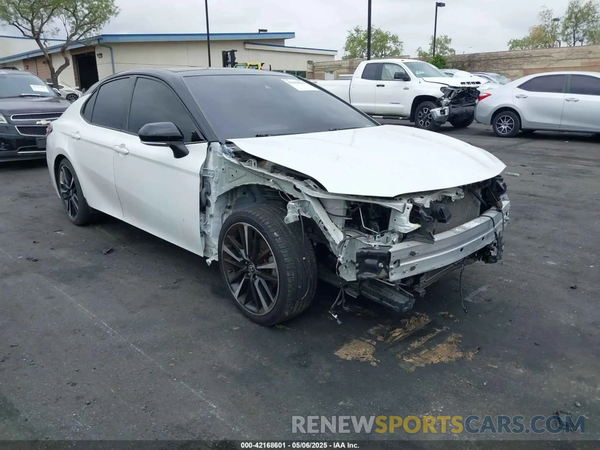 1 Photograph of a damaged car 4T1K61AK3LU368467 TOYOTA CAMRY 2020