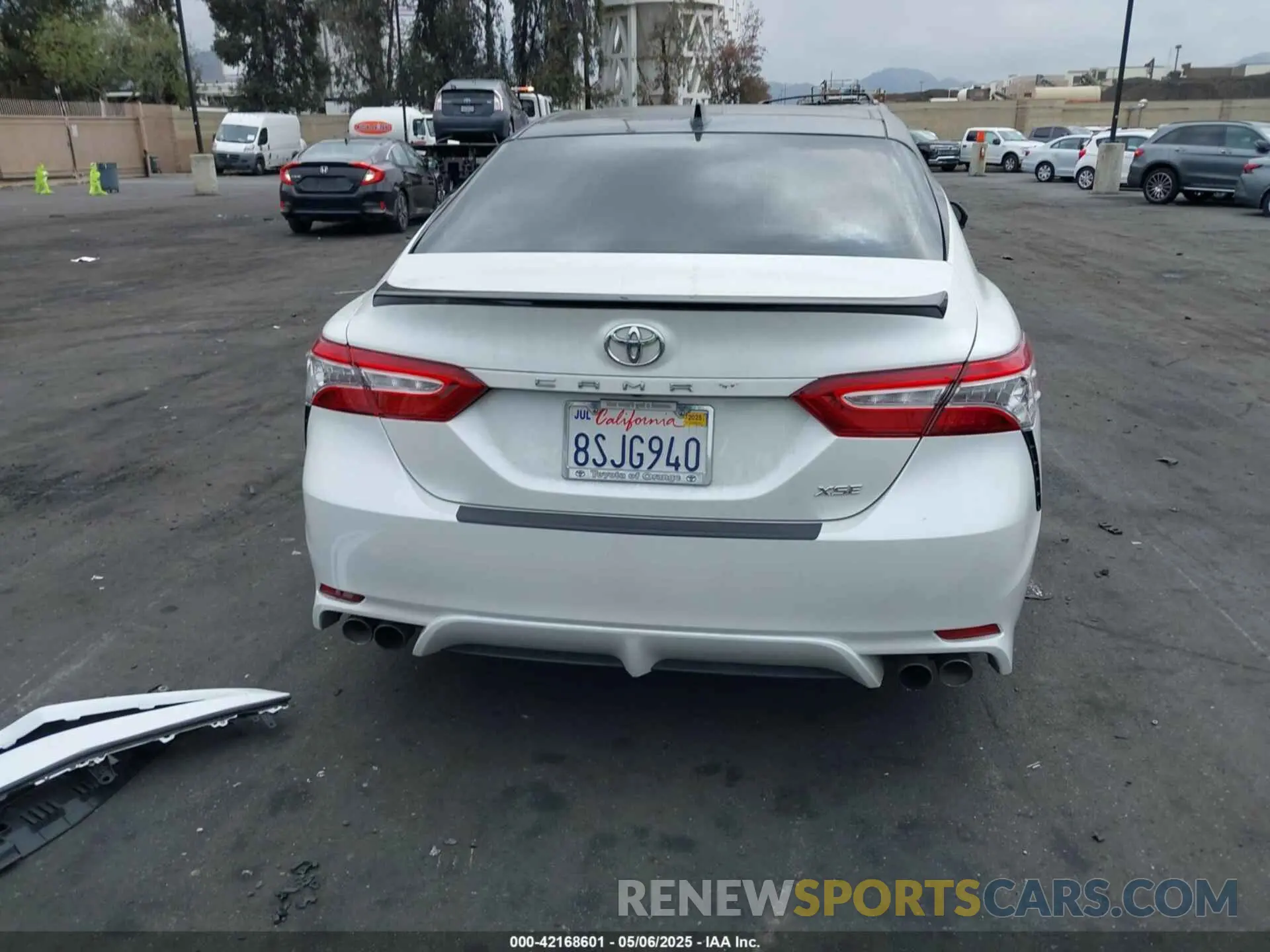17 Photograph of a damaged car 4T1K61AK3LU368467 TOYOTA CAMRY 2020