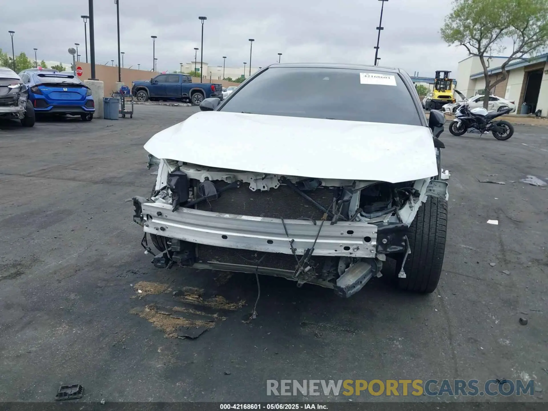 6 Photograph of a damaged car 4T1K61AK3LU368467 TOYOTA CAMRY 2020
