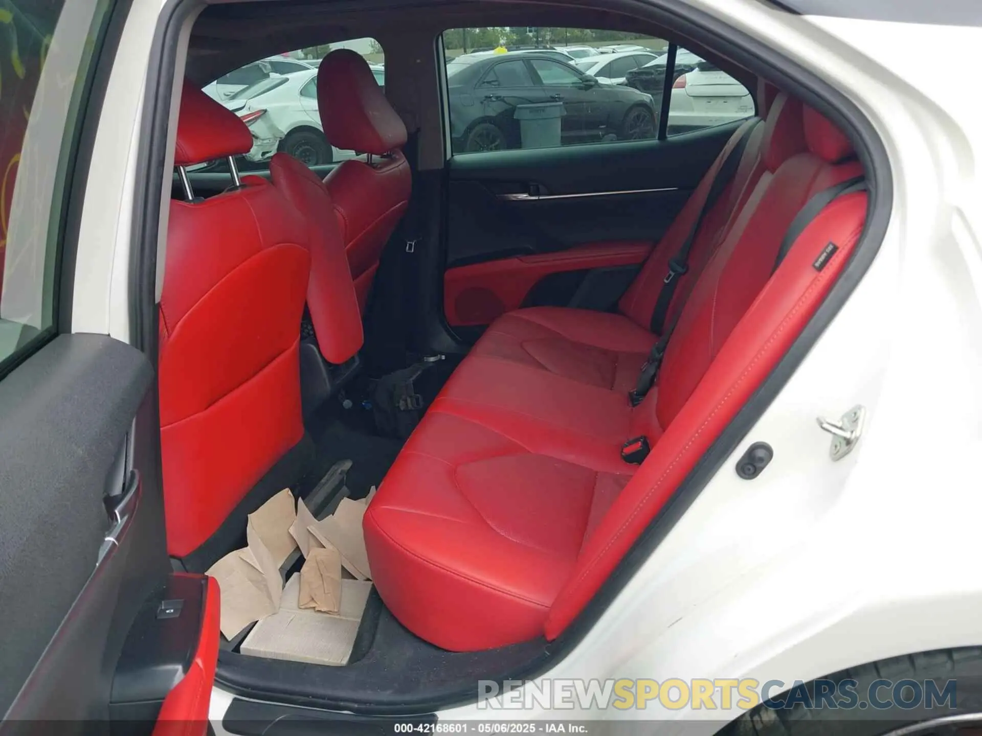 8 Photograph of a damaged car 4T1K61AK3LU368467 TOYOTA CAMRY 2020