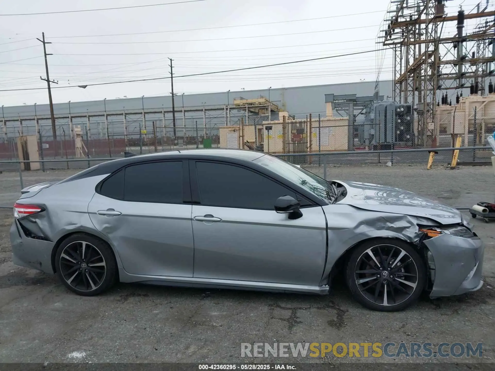 13 Photograph of a damaged car 4T1K61AK3LU371935 TOYOTA CAMRY 2020