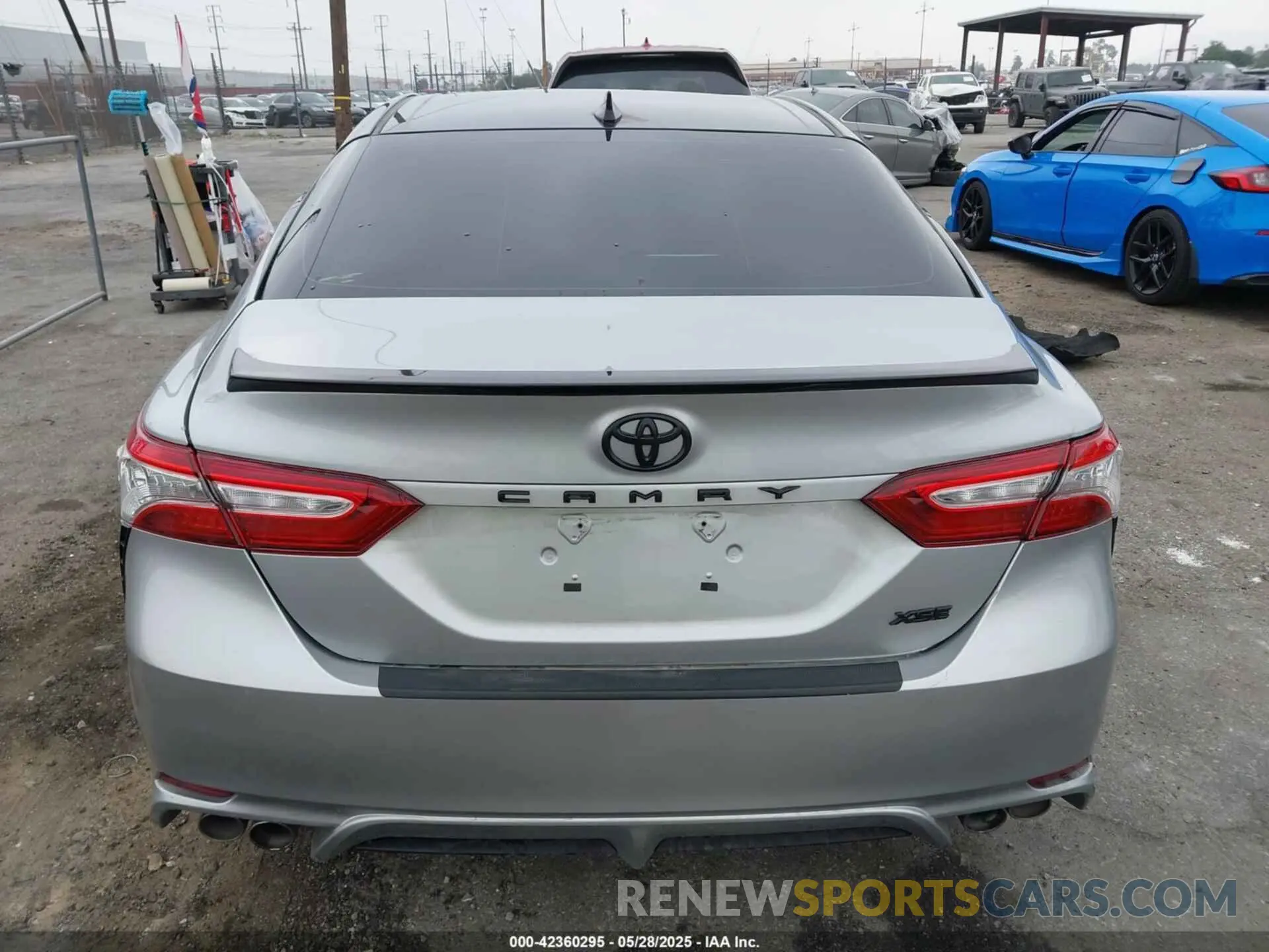 16 Photograph of a damaged car 4T1K61AK3LU371935 TOYOTA CAMRY 2020
