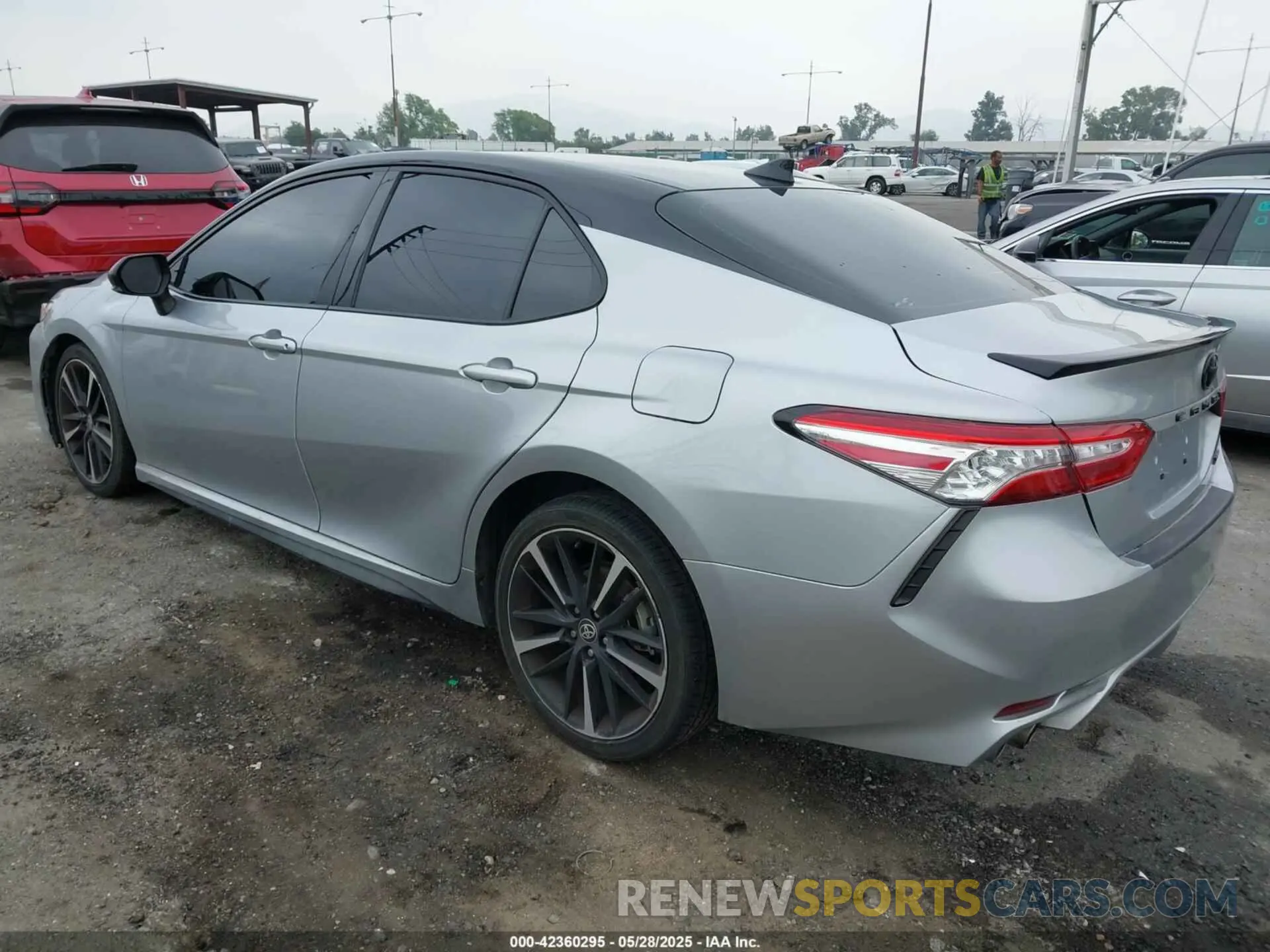 3 Photograph of a damaged car 4T1K61AK3LU371935 TOYOTA CAMRY 2020