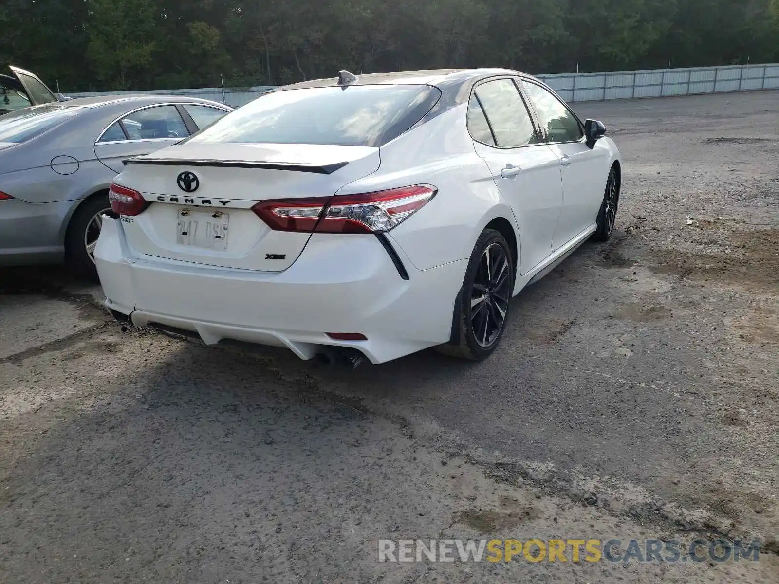 4 Photograph of a damaged car 4T1K61AK3LU377394 TOYOTA CAMRY 2020