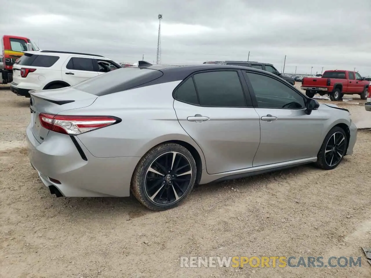3 Photograph of a damaged car 4T1K61AK3LU380859 TOYOTA CAMRY 2020