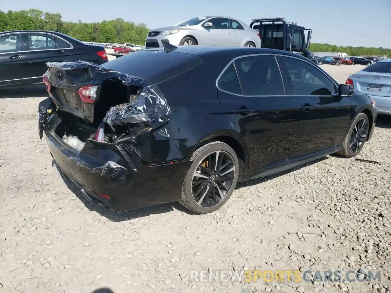 4 Photograph of a damaged car 4T1K61AK3LU506525 TOYOTA CAMRY 2020