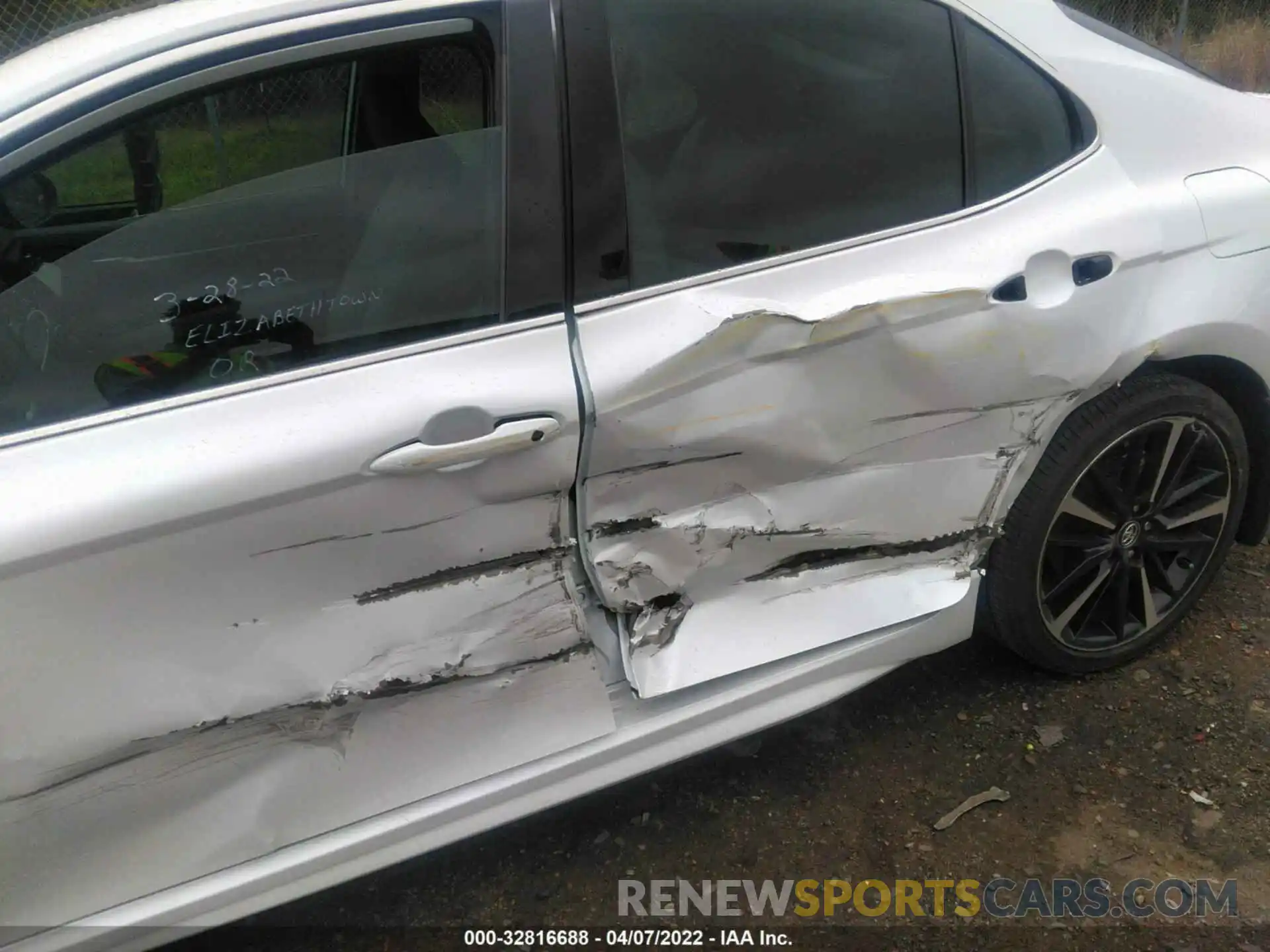 6 Photograph of a damaged car 4T1K61AK3LU865499 TOYOTA CAMRY 2020