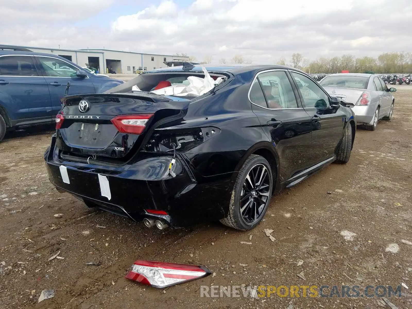 4 Photograph of a damaged car 4T1K61AK3LU890127 TOYOTA CAMRY 2020