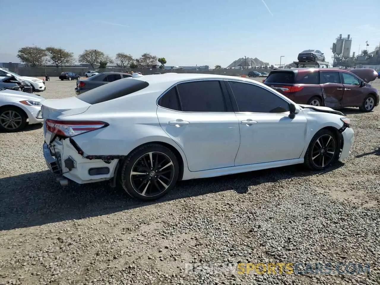 3 Photograph of a damaged car 4T1K61AK3LU953100 TOYOTA CAMRY 2020