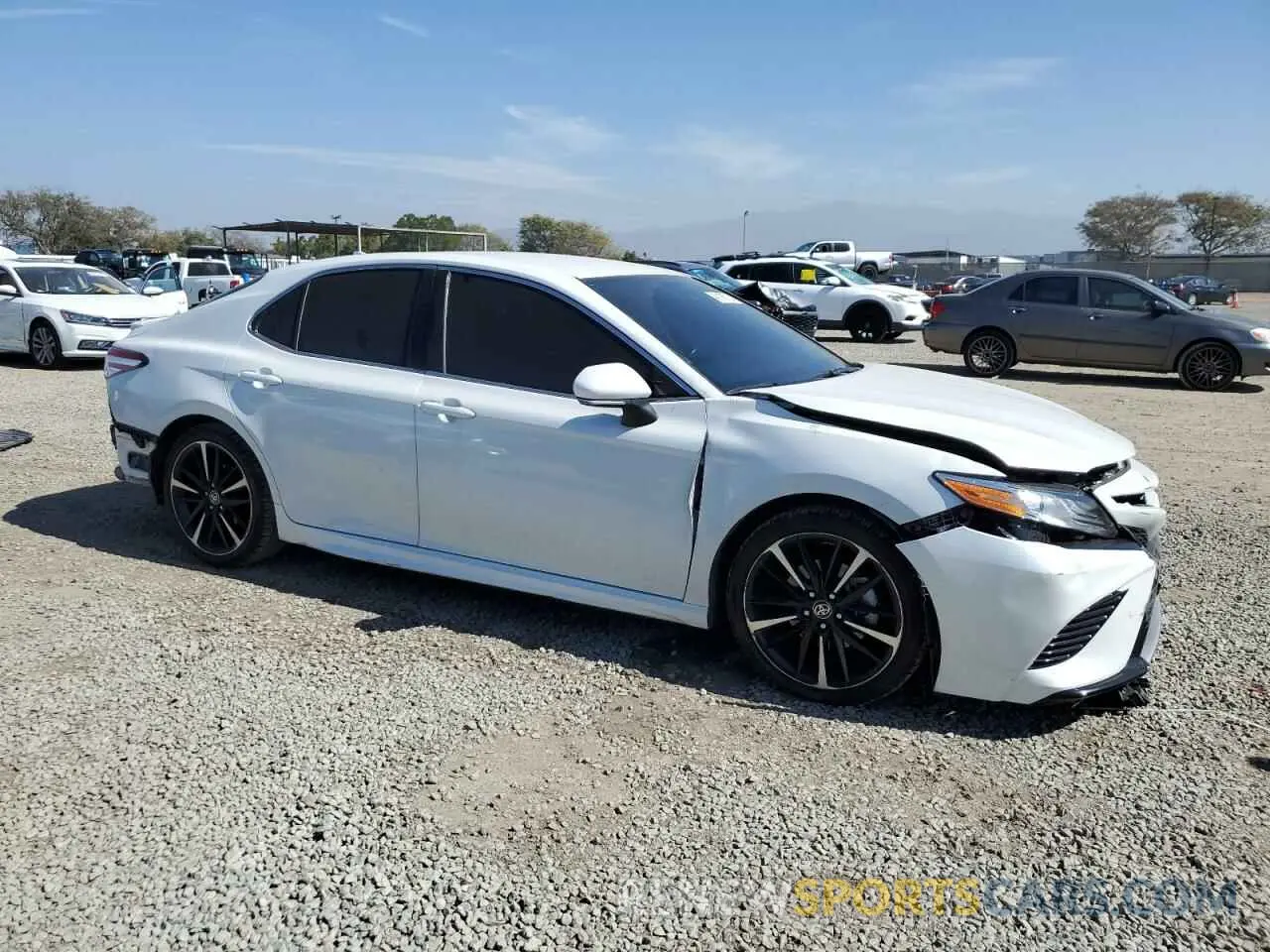 4 Photograph of a damaged car 4T1K61AK3LU953100 TOYOTA CAMRY 2020