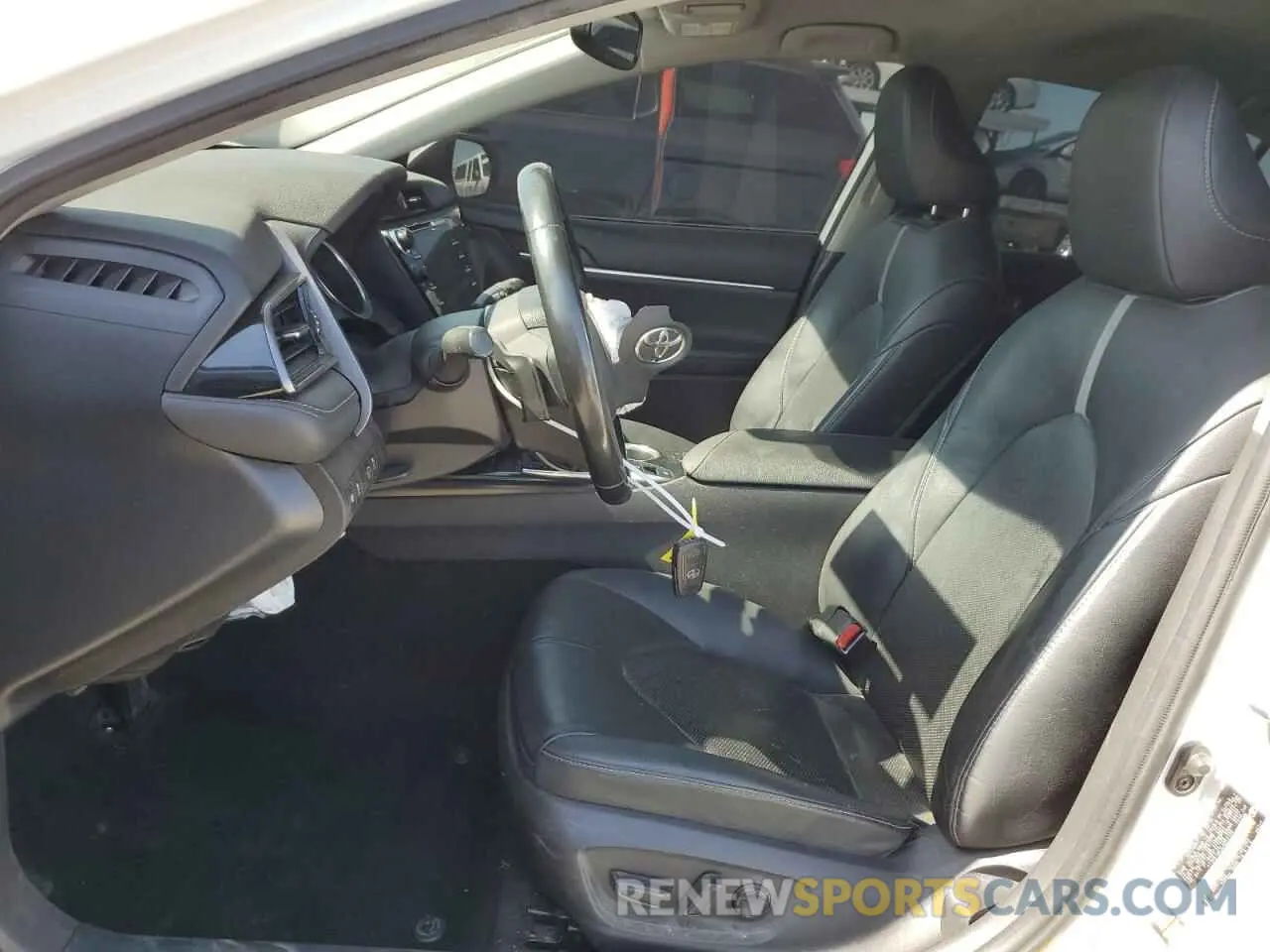 7 Photograph of a damaged car 4T1K61AK3LU953100 TOYOTA CAMRY 2020