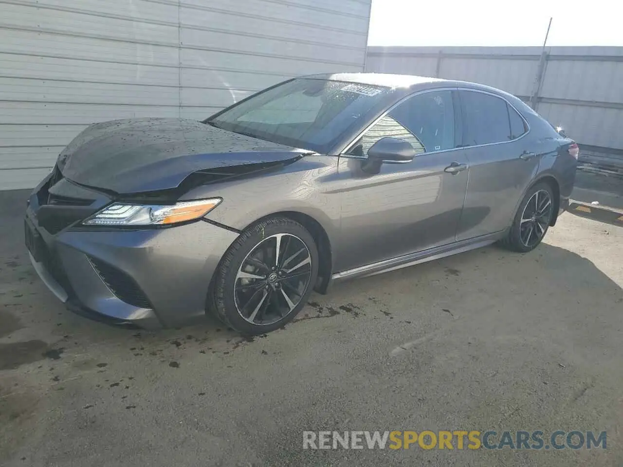 1 Photograph of a damaged car 4T1K61AK3LU966042 TOYOTA CAMRY 2020