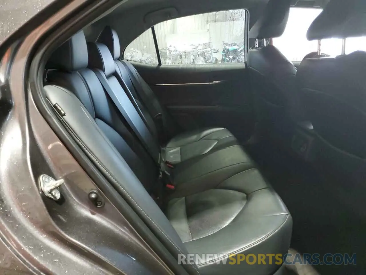 10 Photograph of a damaged car 4T1K61AK3LU967563 TOYOTA CAMRY 2020