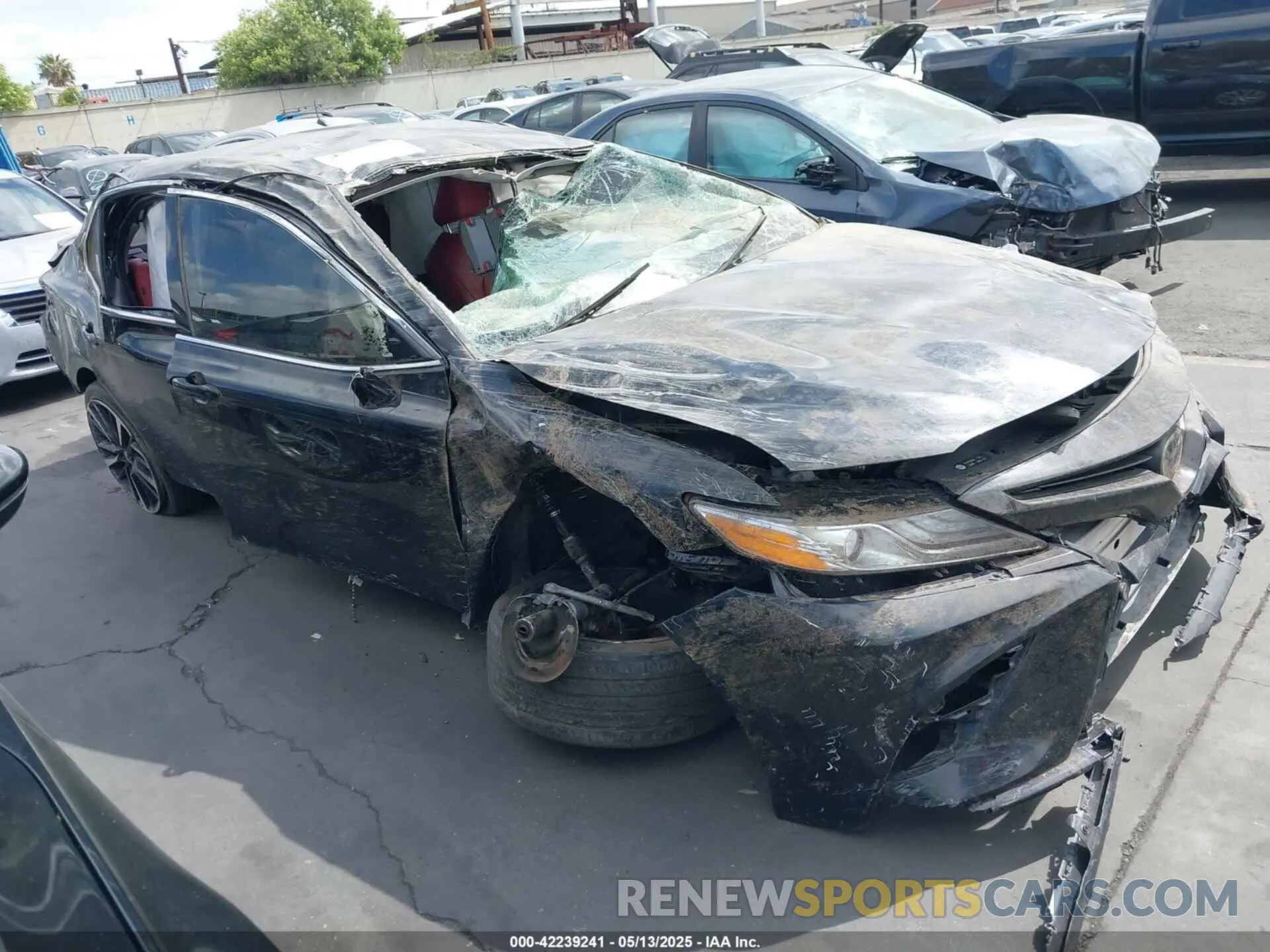 1 Photograph of a damaged car 4T1K61AK4LU303885 TOYOTA CAMRY 2020