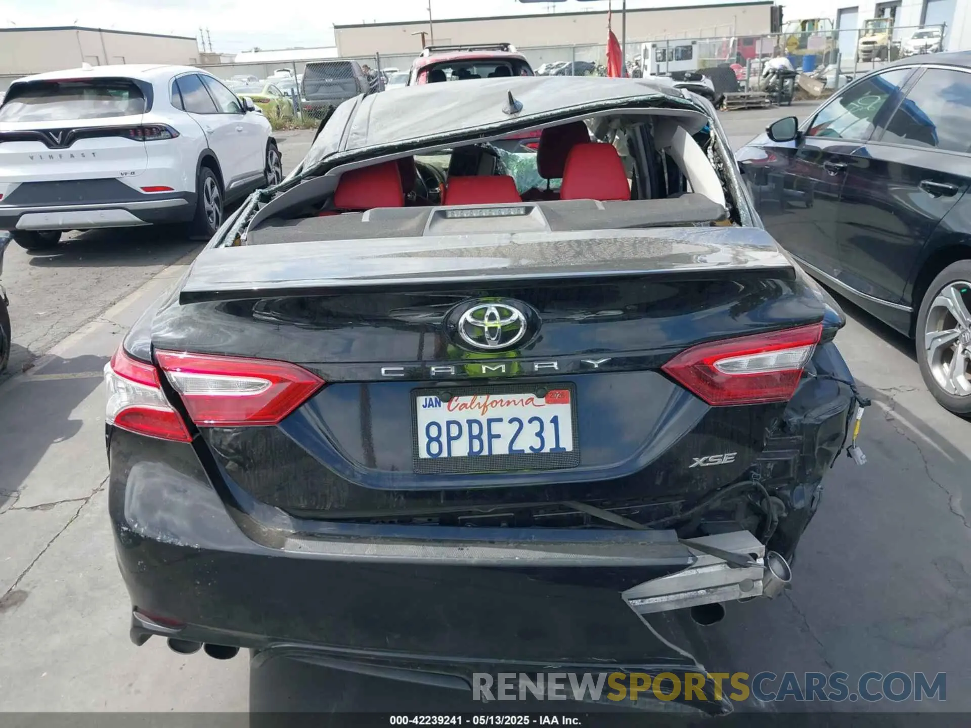 17 Photograph of a damaged car 4T1K61AK4LU303885 TOYOTA CAMRY 2020