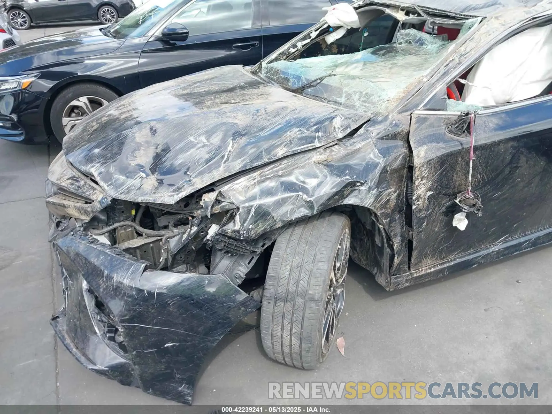 19 Photograph of a damaged car 4T1K61AK4LU303885 TOYOTA CAMRY 2020