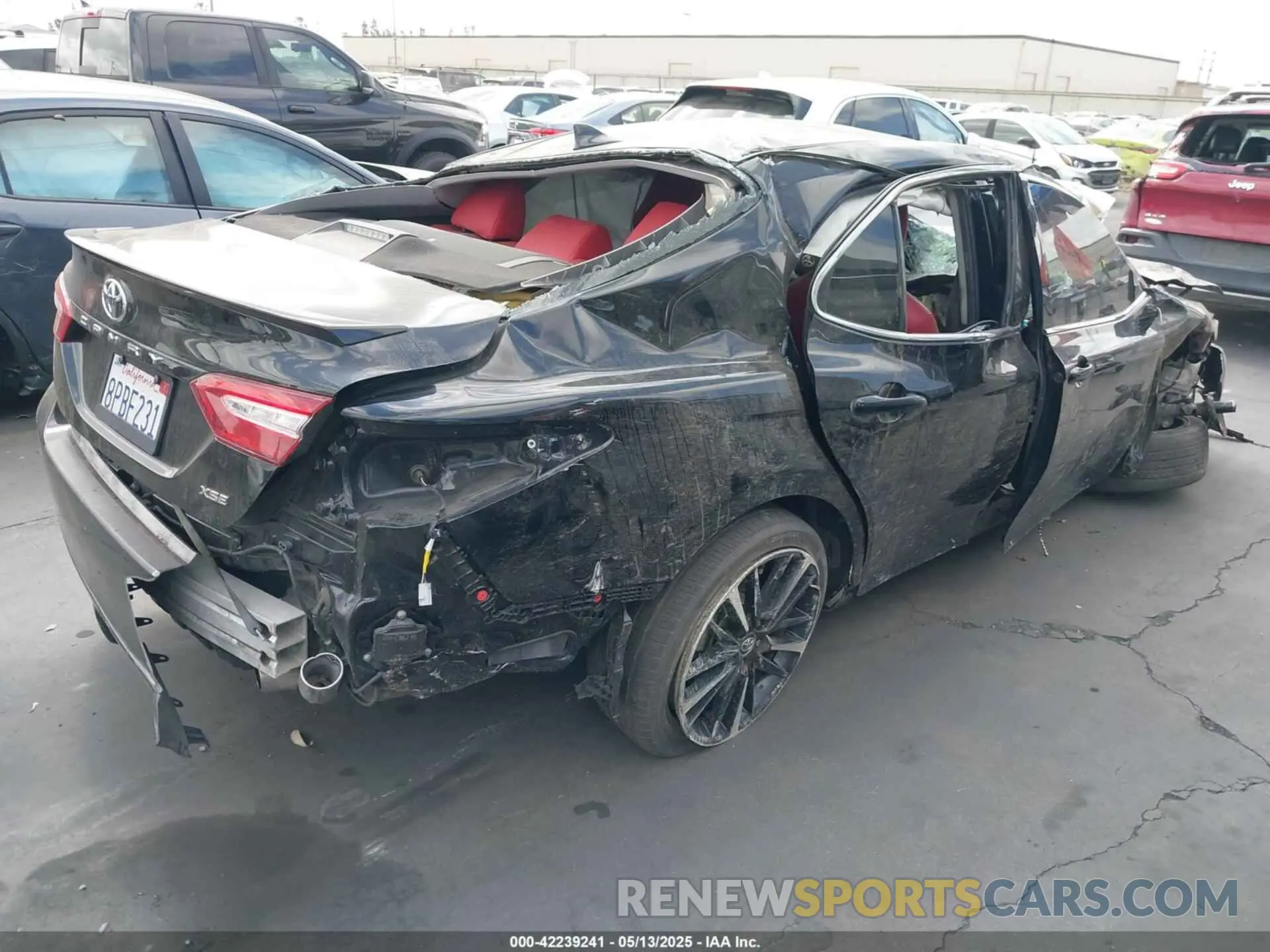 4 Photograph of a damaged car 4T1K61AK4LU303885 TOYOTA CAMRY 2020