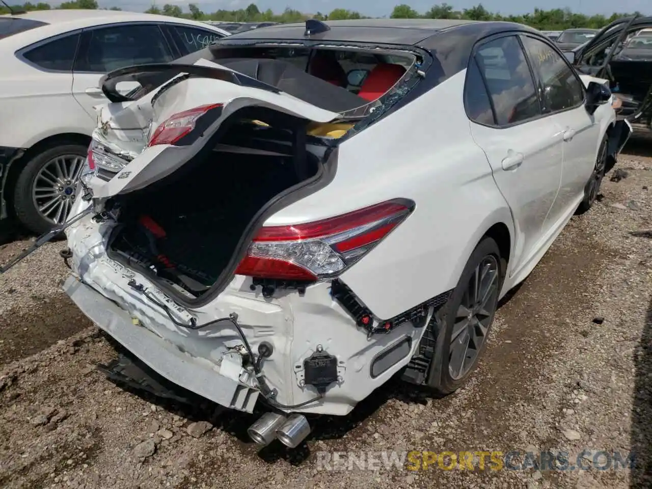 4 Photograph of a damaged car 4T1K61AK4LU331105 TOYOTA CAMRY 2020