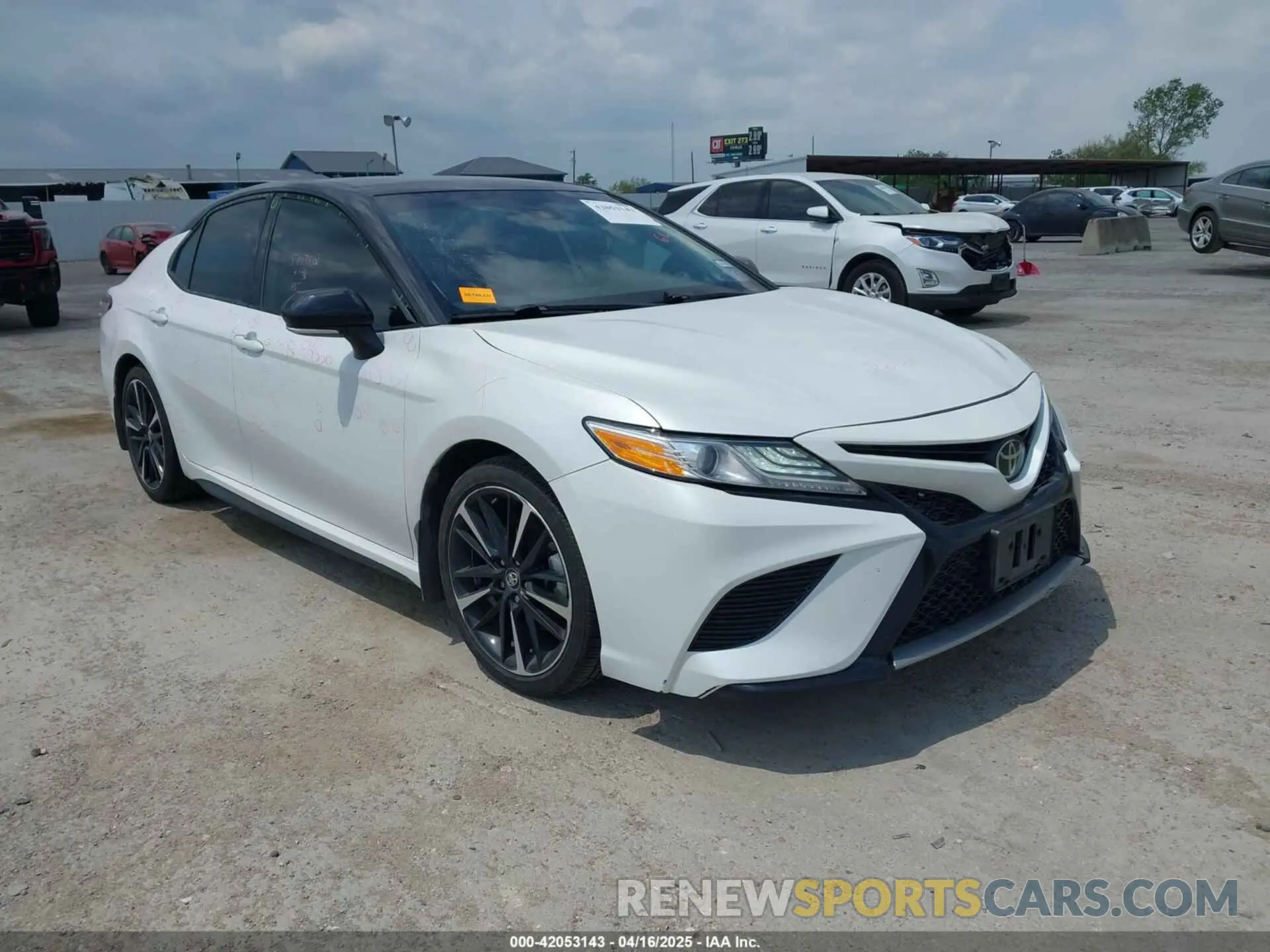 1 Photograph of a damaged car 4T1K61AK4LU332934 TOYOTA CAMRY 2020